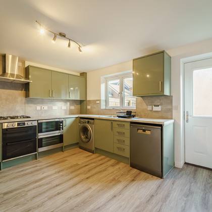Shared kitchen with dishwasher and washing machine