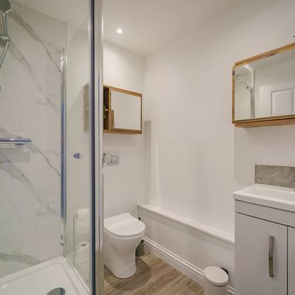 Bathroom shared by Rooms 1 and 2