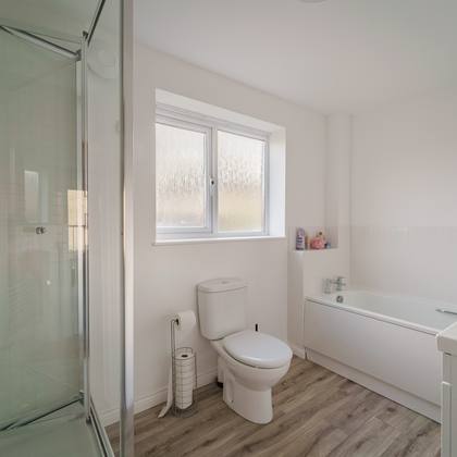 Room 3 en suite with bath and shower